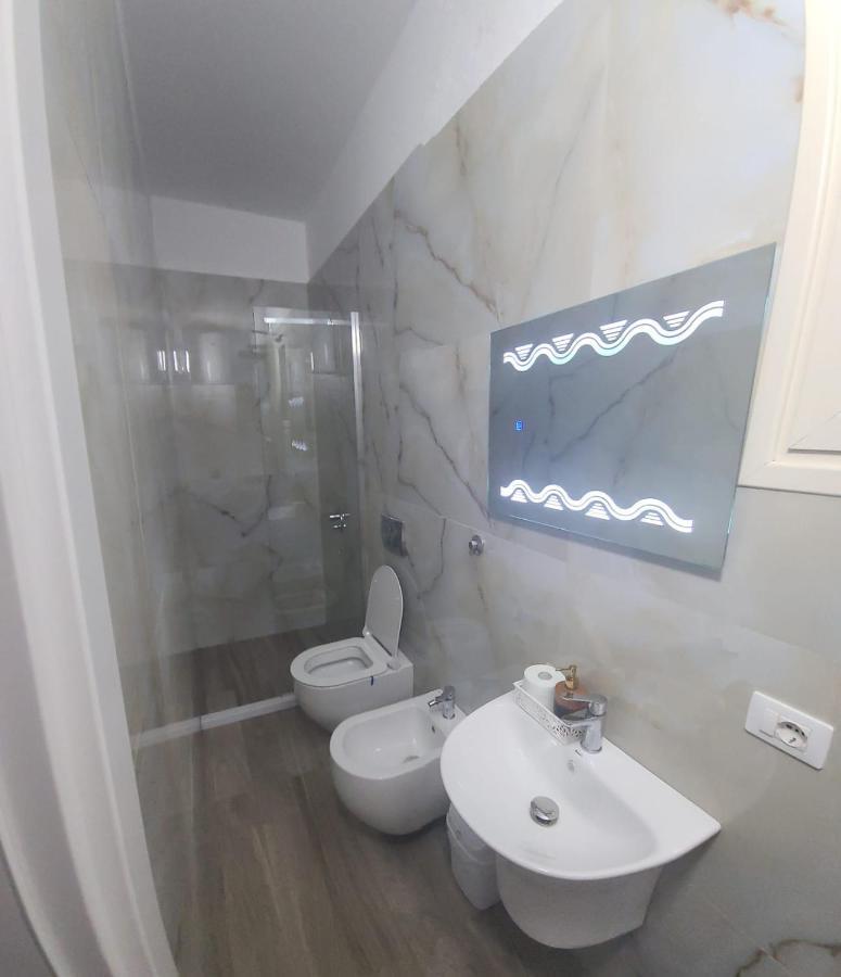 Hotel Noel Vlorë エクステリア 写真