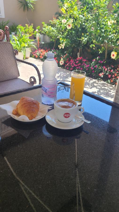 Hotel Noel Vlorë エクステリア 写真