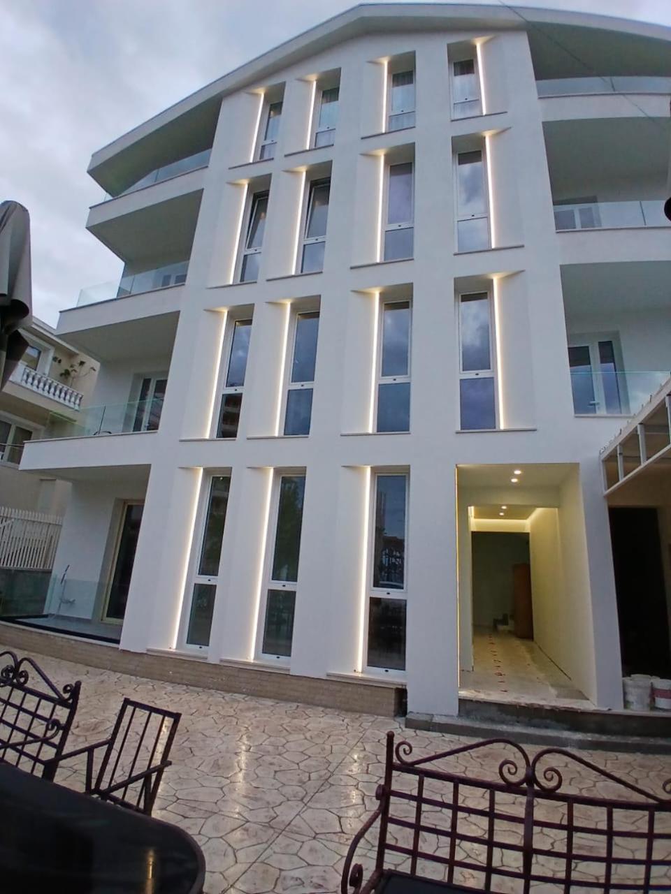 Hotel Noel Vlorë エクステリア 写真