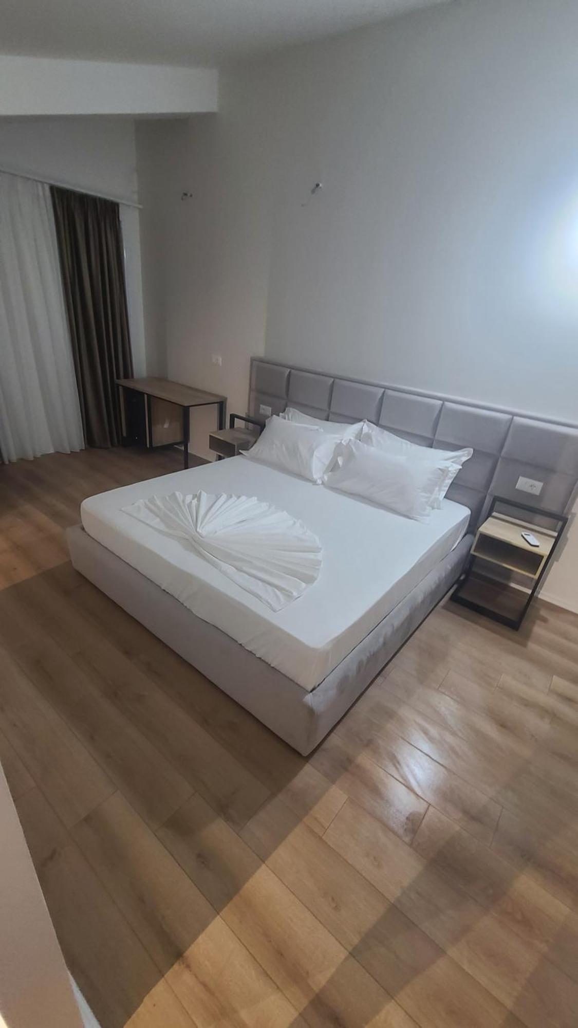 Hotel Noel Vlorë エクステリア 写真