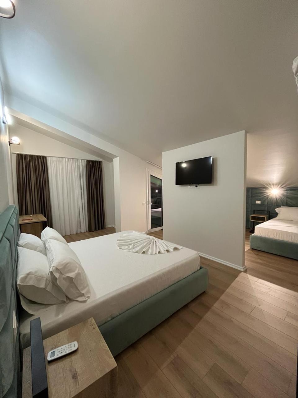 Hotel Noel Vlorë エクステリア 写真